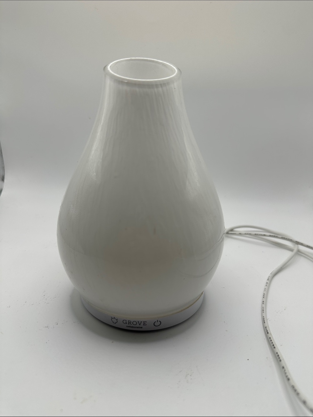 groove Glossy White Ceramic Ultrasonic Diffuser